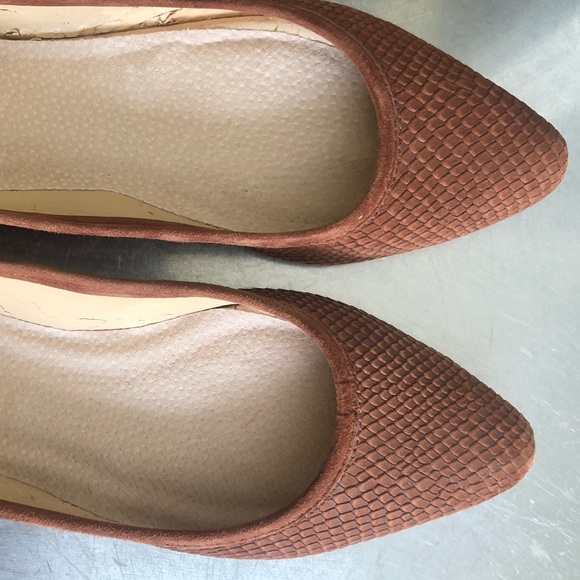 Vince Rust Camuto Snake-Embossed Pointed Toe Flats - Picture 12 of 16